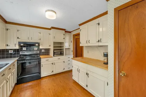 13 Lucas Street Wolfeboro NH 03894