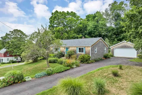 13 Lucas Street Wolfeboro NH 03894
