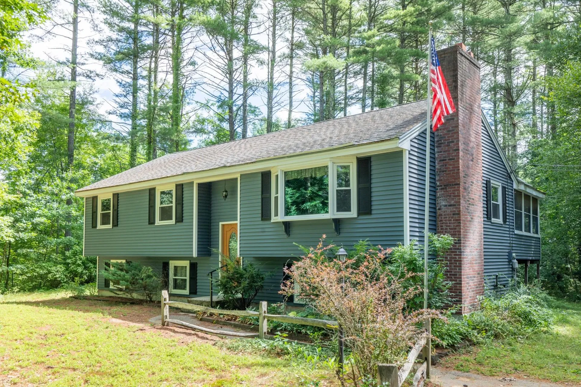 22 Blue Jay Way Litchfield NH 03052