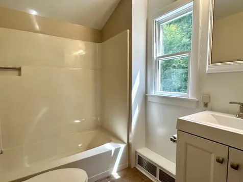 16 Shindagan Road Wilmot NH 03287