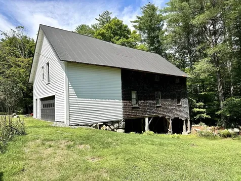 16 Shindagan Road Wilmot NH 03287