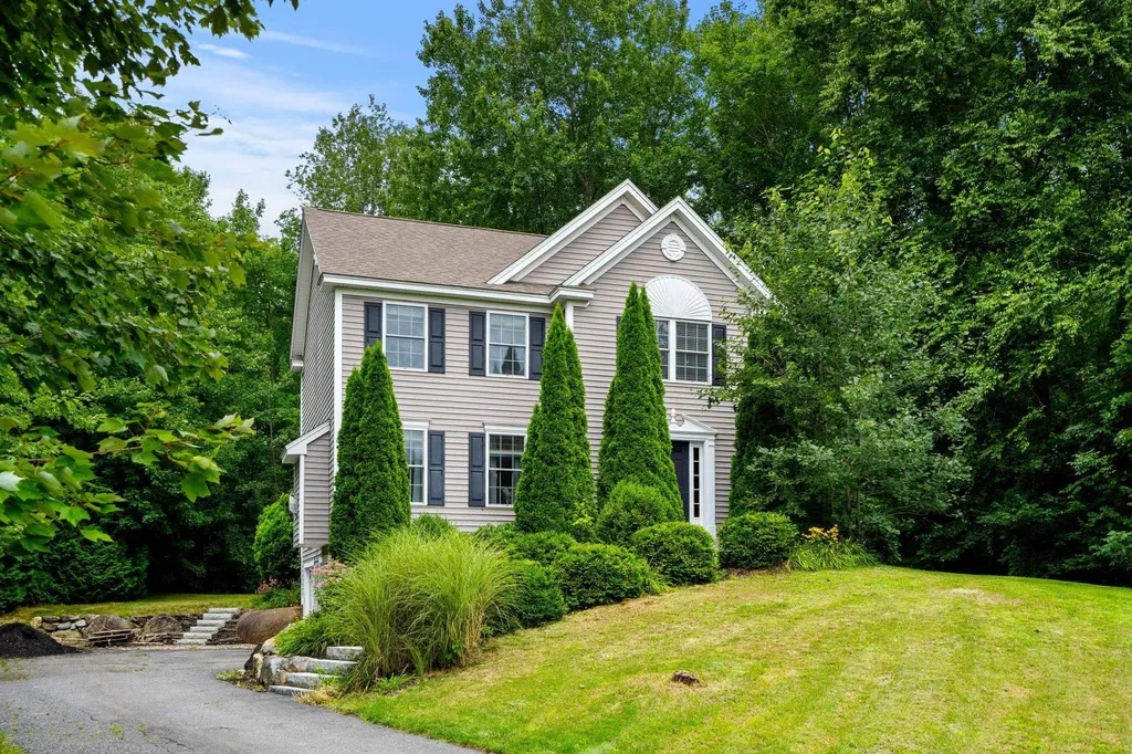 8 Boulder Court Raymond NH 03077