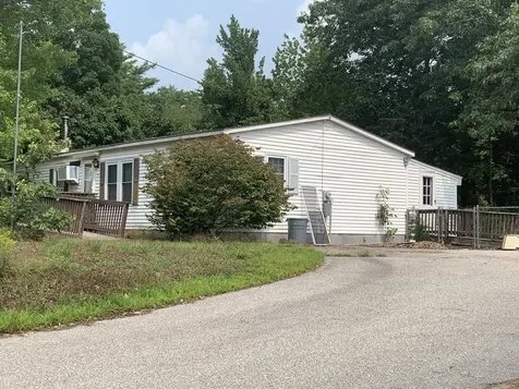 12 Clover Court Raymond NH 03077