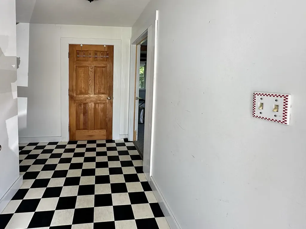 10 Hawthorne Street Plymouth NH 03264