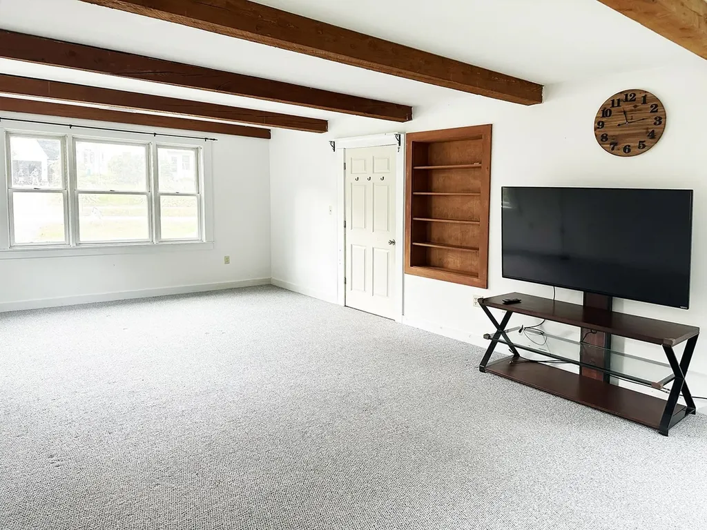 10 Hawthorne Street Plymouth NH 03264