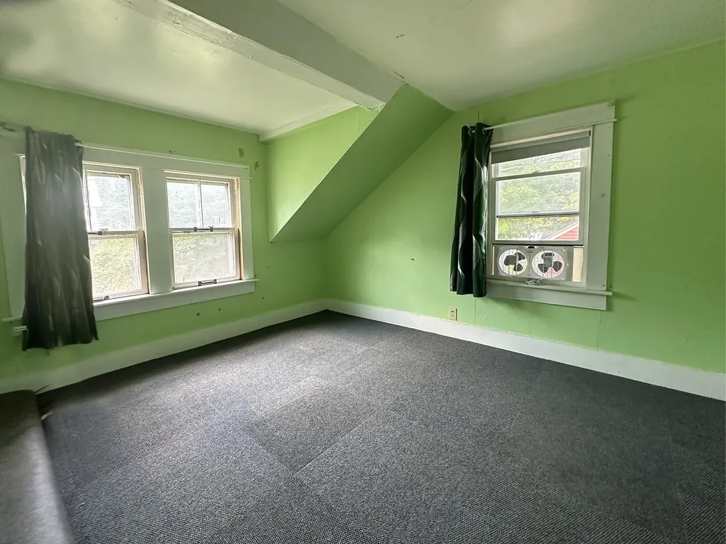 10 Hawthorne Street Plymouth NH 03264