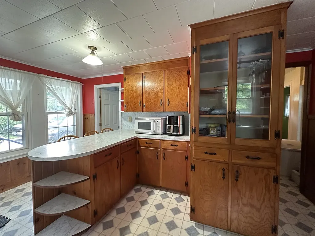 10 Hawthorne Street Plymouth NH 03264