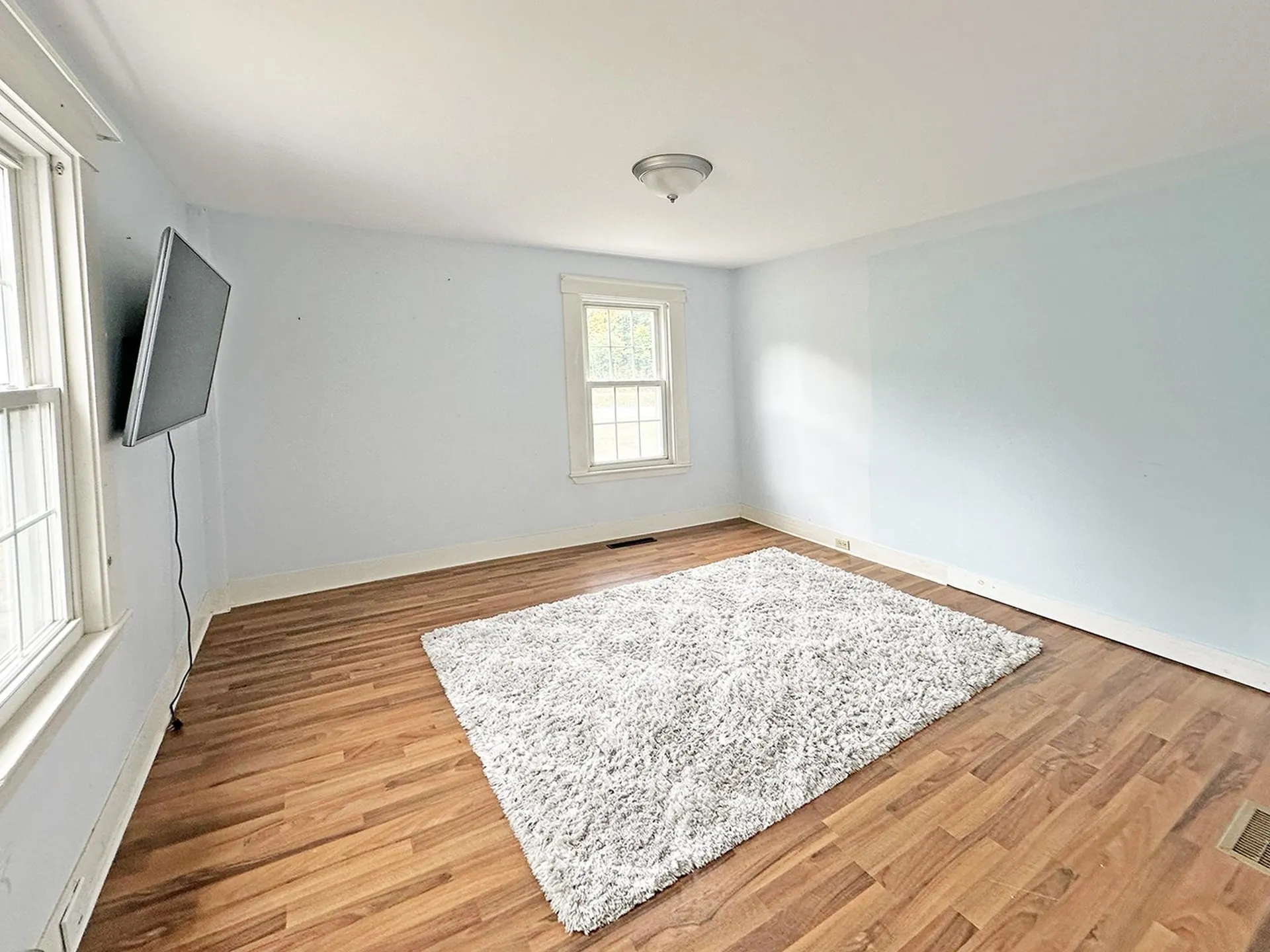 10 Hawthorne Street Plymouth NH 03264