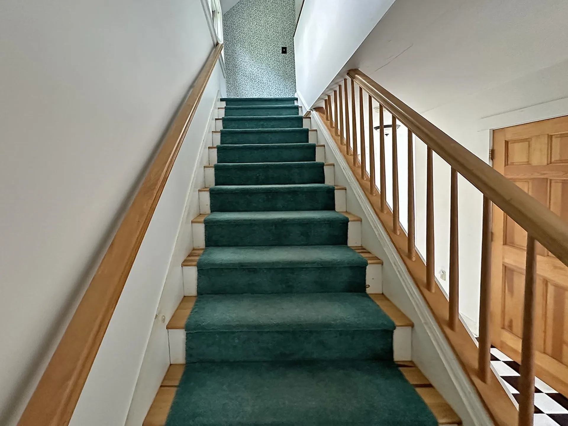 10 Hawthorne Street Plymouth NH 03264