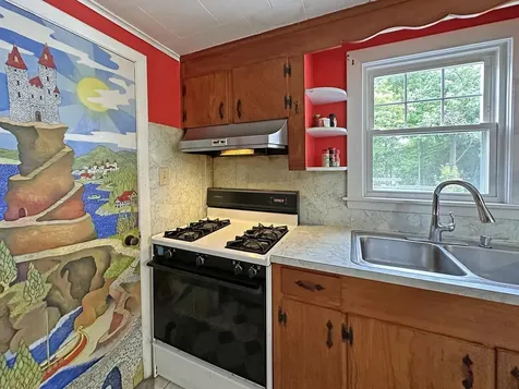 10 Hawthorne Street Plymouth NH 03264