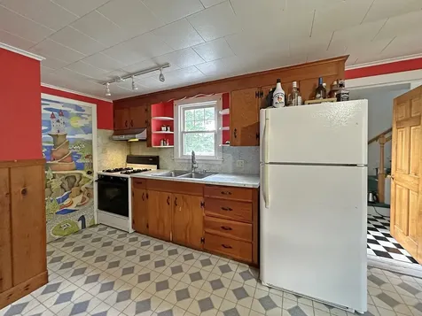 10 Hawthorne Street Plymouth NH 03264