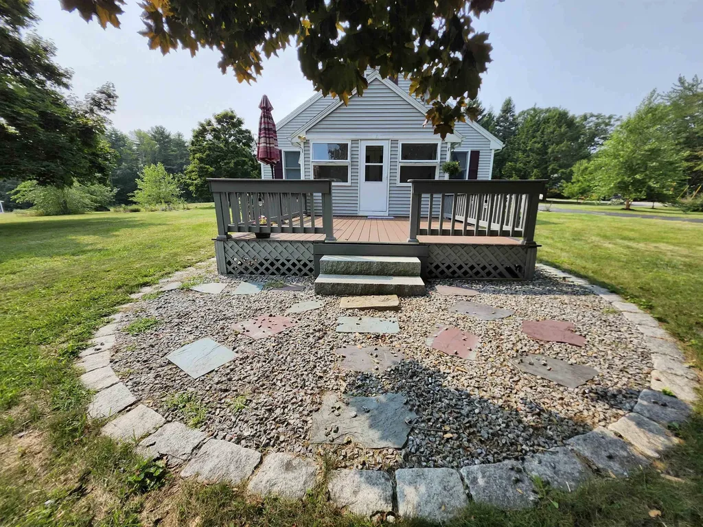 18 Highland Terrace Wolfeboro NH 03894