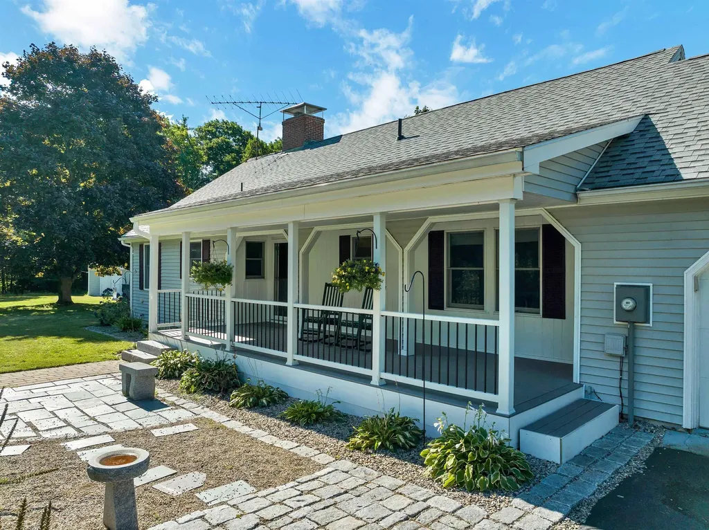 18 Highland Terrace Wolfeboro NH 03894