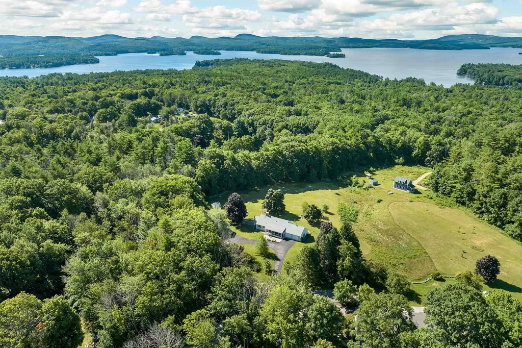 18 Highland Terrace Wolfeboro NH 03894