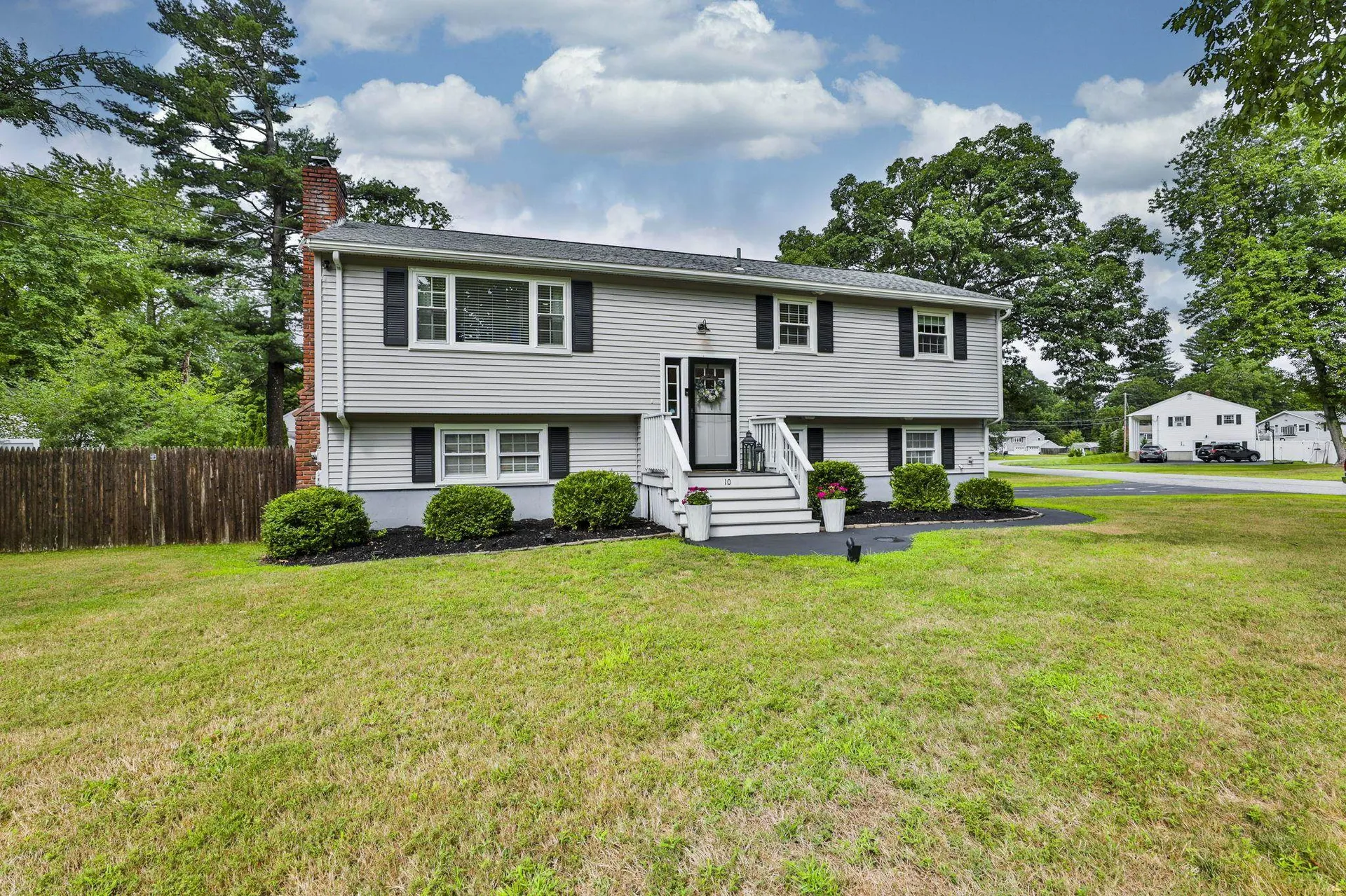 10 Palomino Road Salem NH 03079