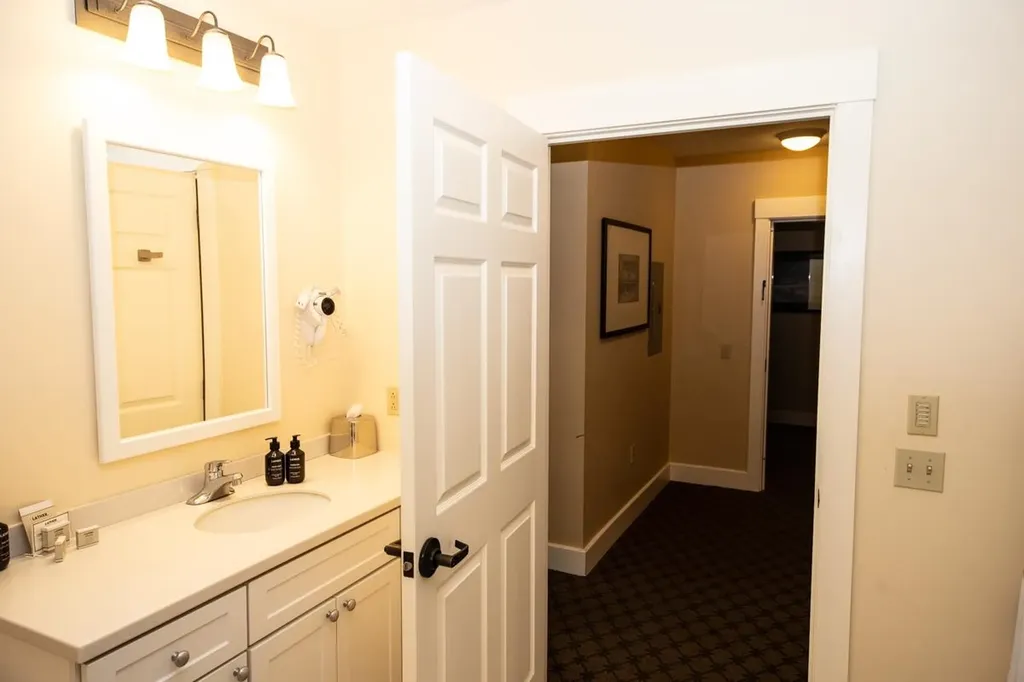 246/248 Qtr. I Jackson Gore Inn Ludlow VT 05149