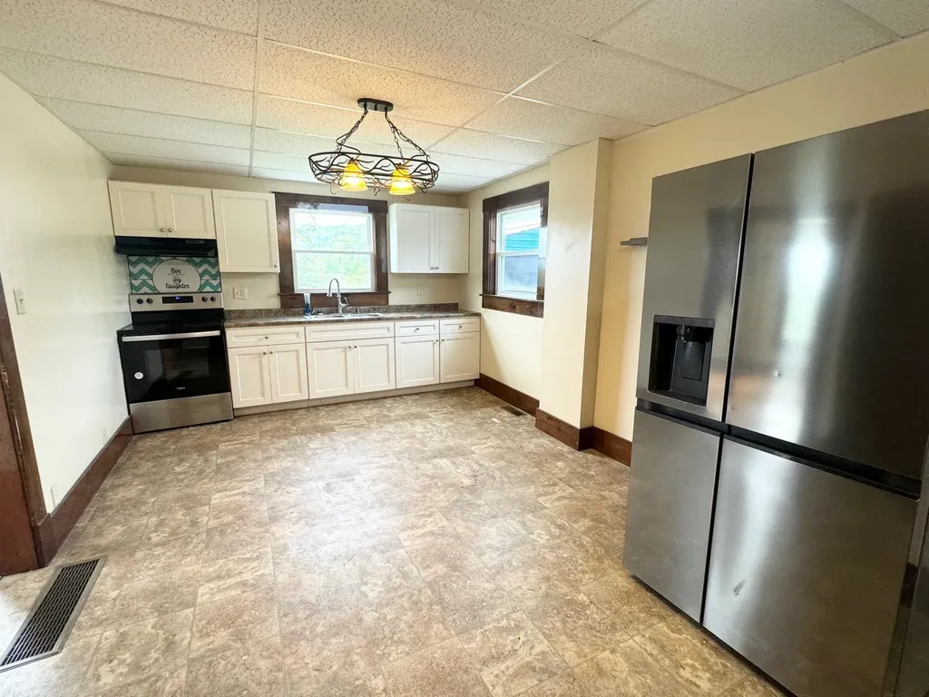 843 Pleasant Street Newport City VT 05855