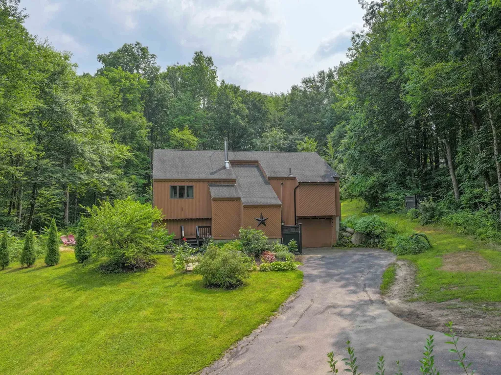 11 Redfield Circle Derry NH 03038