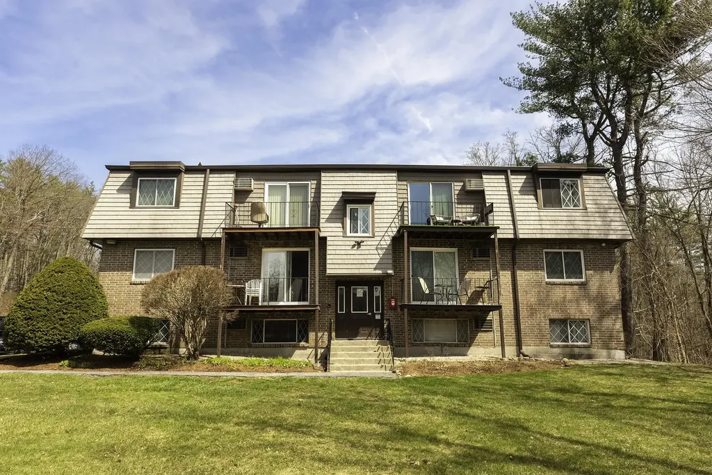 3 Pembroke Street Derry NH 03038