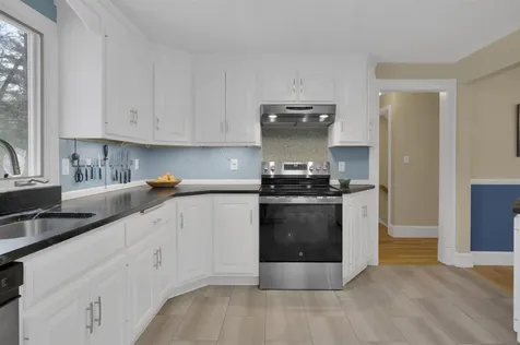 12 Thelma Drive Exeter NH 03833