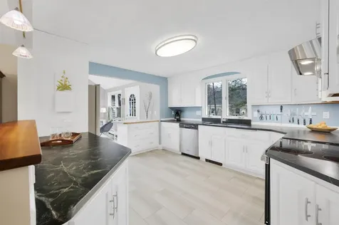 12 Thelma Drive Exeter NH 03833