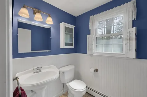 12 Thelma Drive Exeter NH 03833