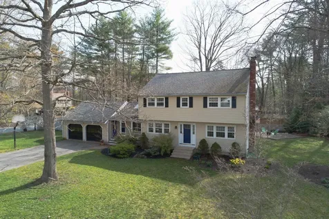12 Thelma Drive Exeter NH 03833
