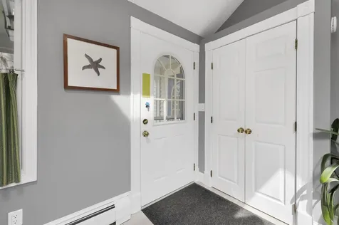 12 Thelma Drive Exeter NH 03833