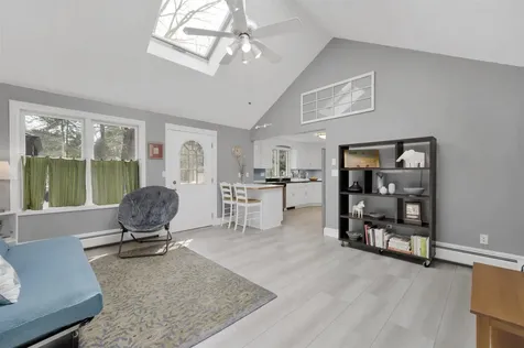 12 Thelma Drive Exeter NH 03833