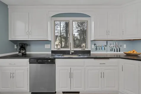 12 Thelma Drive Exeter NH 03833