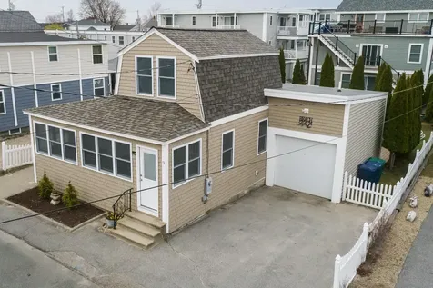 9 Dover Avenue Hampton NH 03842