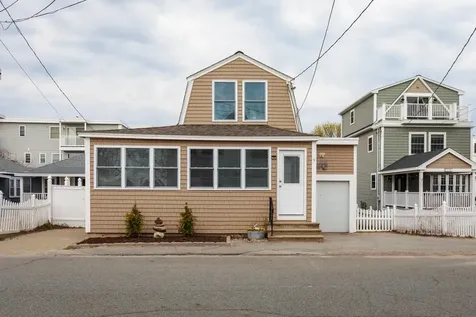 9 Dover Avenue Hampton NH 03842