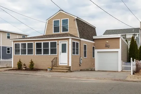 9 Dover Avenue Hampton NH 03842