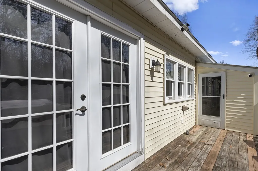 711 Scruton Pond Road Barrington NH 03825