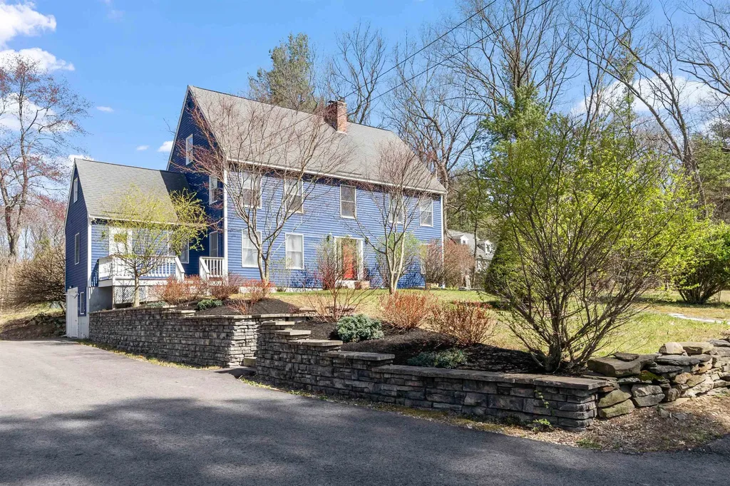 27 Briarwood Road Pelham NH 03076