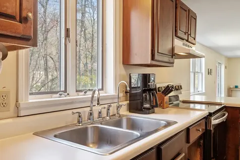 27 Briarwood Road Pelham NH 03076