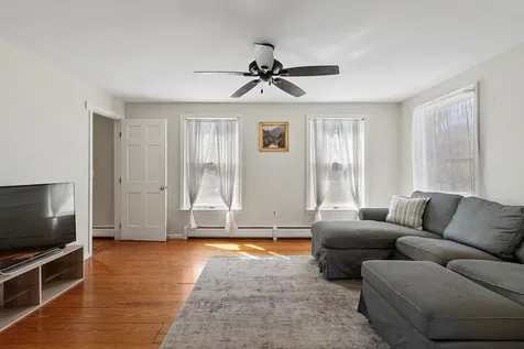 27 Briarwood Road Pelham NH 03076