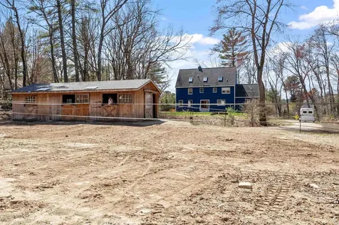 27 Briarwood Road Pelham NH 03076