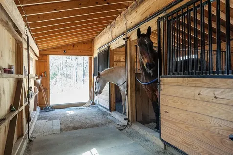 27 Briarwood Road Pelham NH 03076