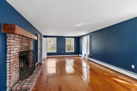 27 Briarwood Road Pelham NH 03076