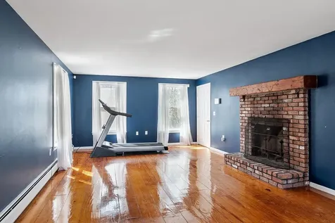 27 Briarwood Road Pelham NH 03076