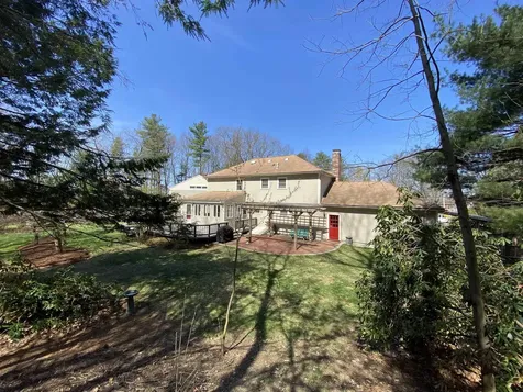 6 Aspen Court Nashua NH 03062