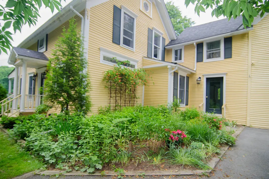 353 Mount Vernon Street Newport City VT 05855