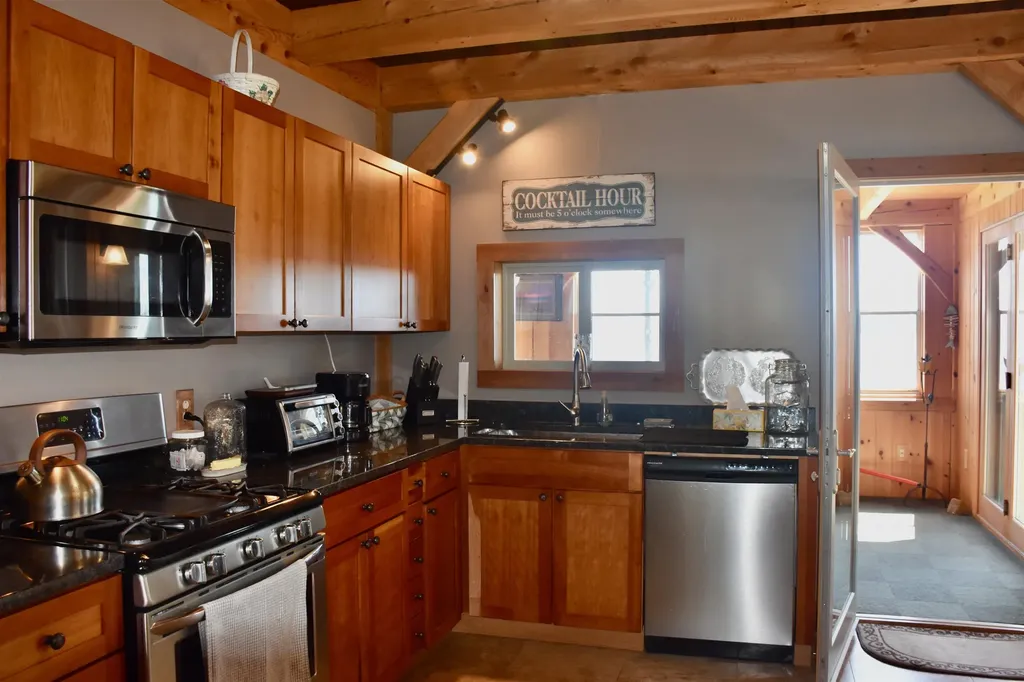 122 Eastview Lane North Hero VT 05474