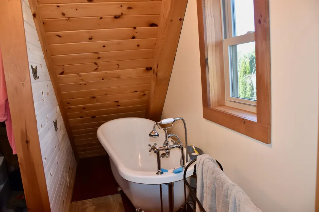 122 Eastview Lane North Hero VT 05474