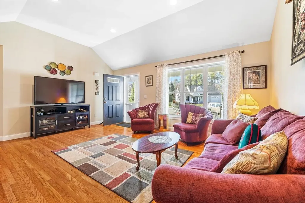 7 Elystan Circle Nashua NH 03064