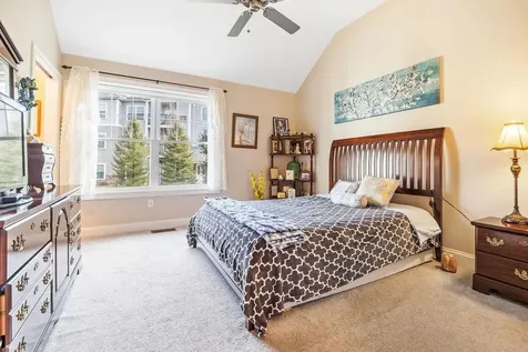 7 Elystan Circle Nashua NH 03064