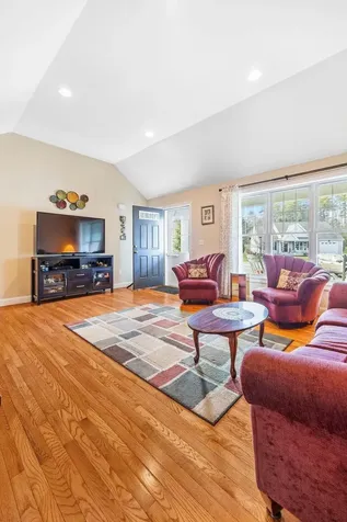 7 Elystan Circle Nashua NH 03064