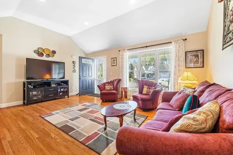 7 Elystan Circle Nashua NH 03064