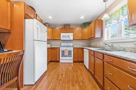 7 Elystan Circle Nashua NH 03064
